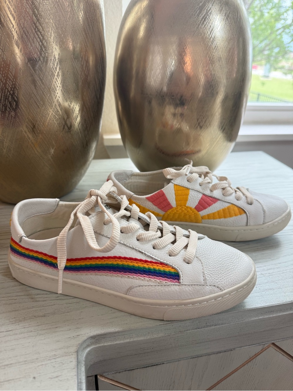Soludos Ibiza White Leather Low-Top Sneakers with Rainbow Stripe and Sunburst - Picture 2 of 7